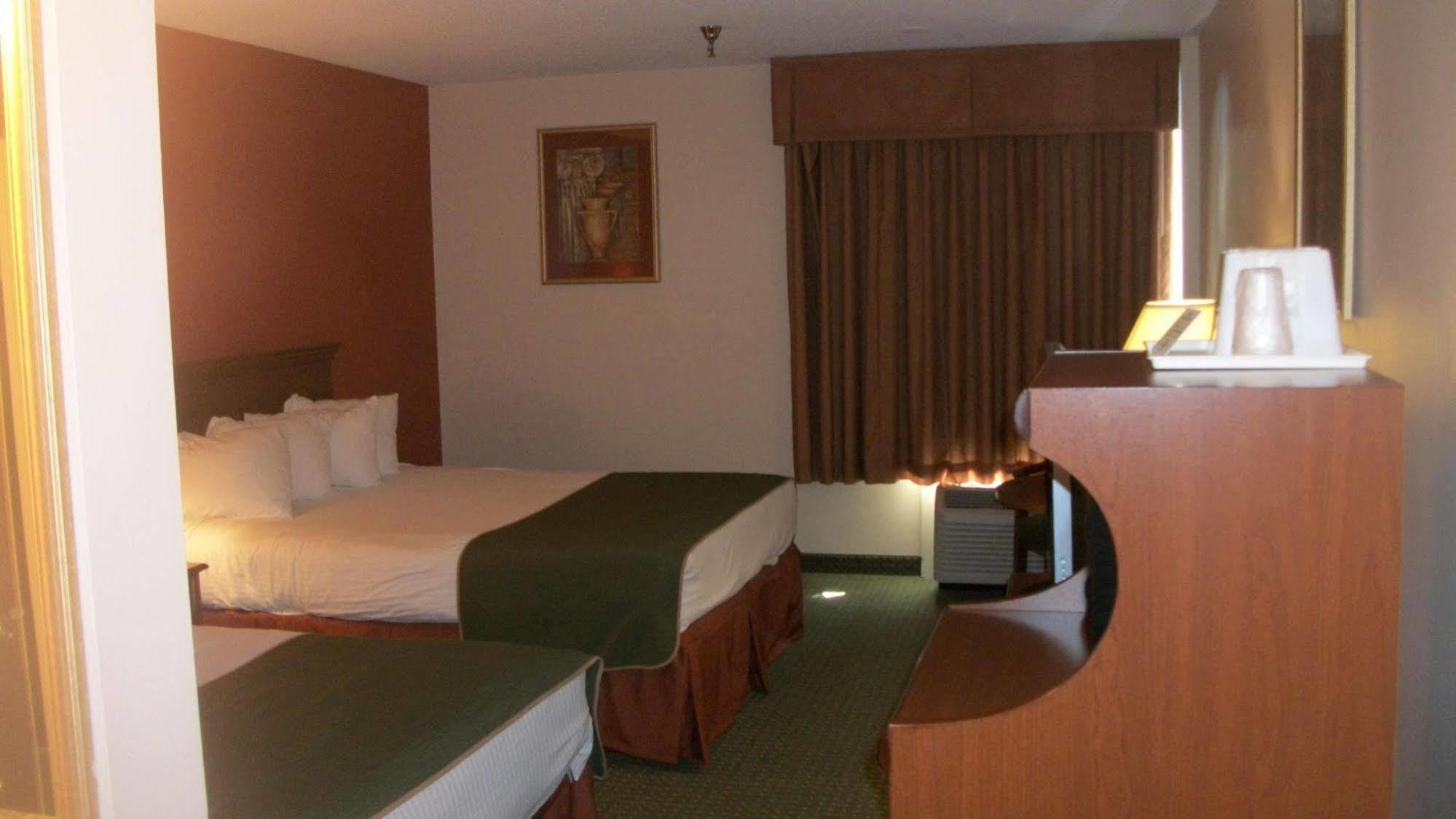 Days Inn & Suites By Wyndham Mt Pleasant Маунт-Плезант Экстерьер фото